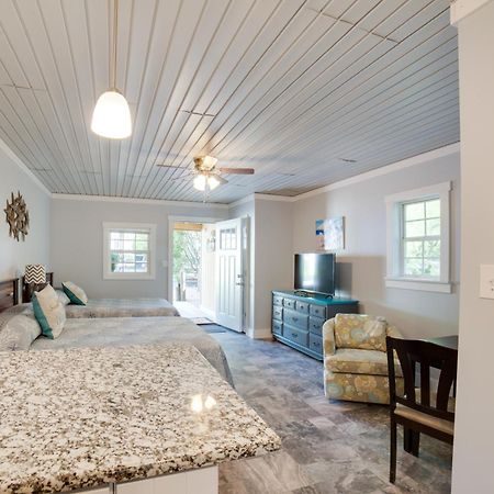 Ocean Isle Beach Studio With Patio - 1 Mi To Pier! エクステリア 写真